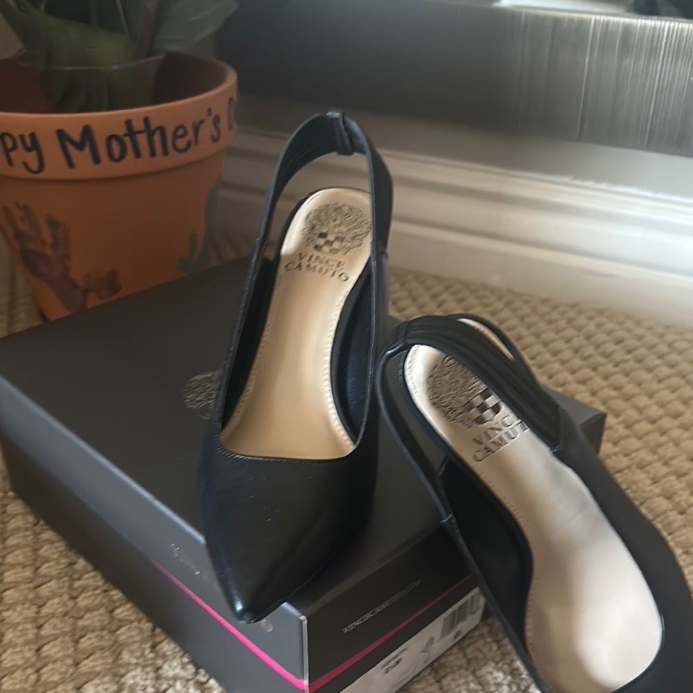 Vince Camuto Black Heels Sleek Design